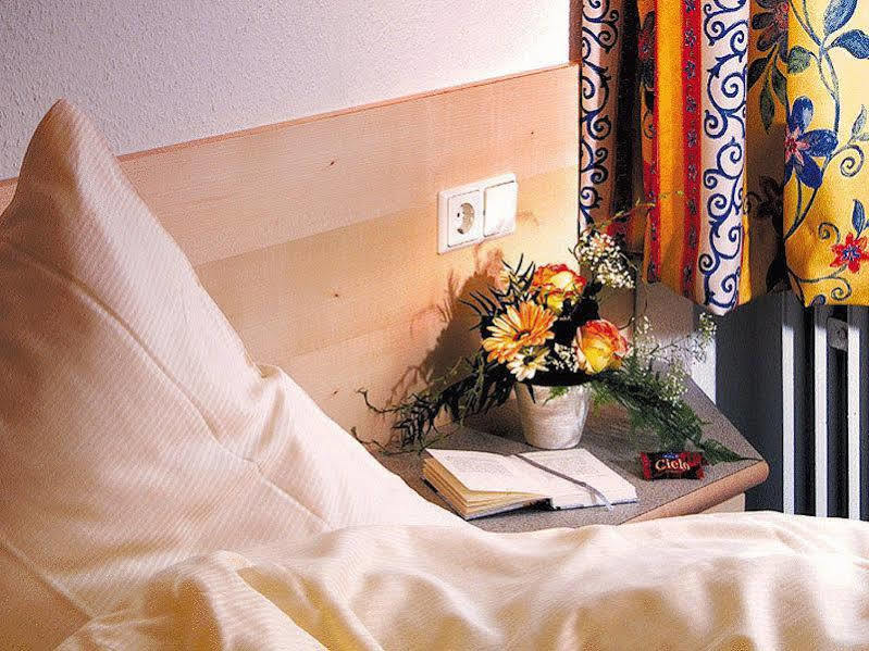 City Hotel Meesenburg Wurtzbourg Extérieur photo
