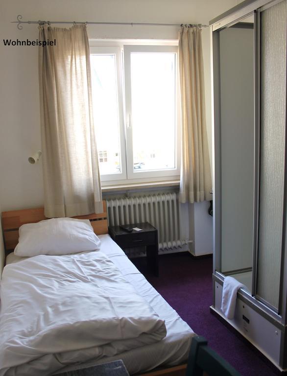 City Hotel Meesenburg Wurtzbourg Chambre photo