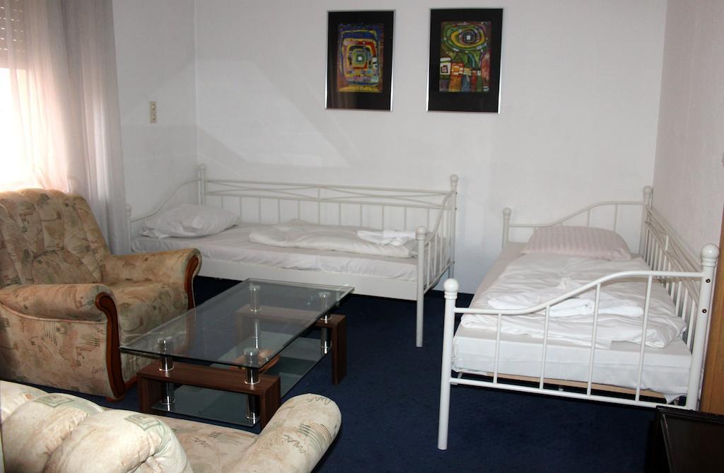 City Hotel Meesenburg Wurtzbourg Chambre photo